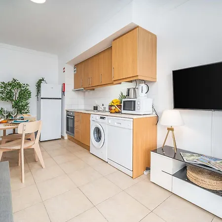 Apartment Bright Flat With Pool & Balcony By Hostwise *